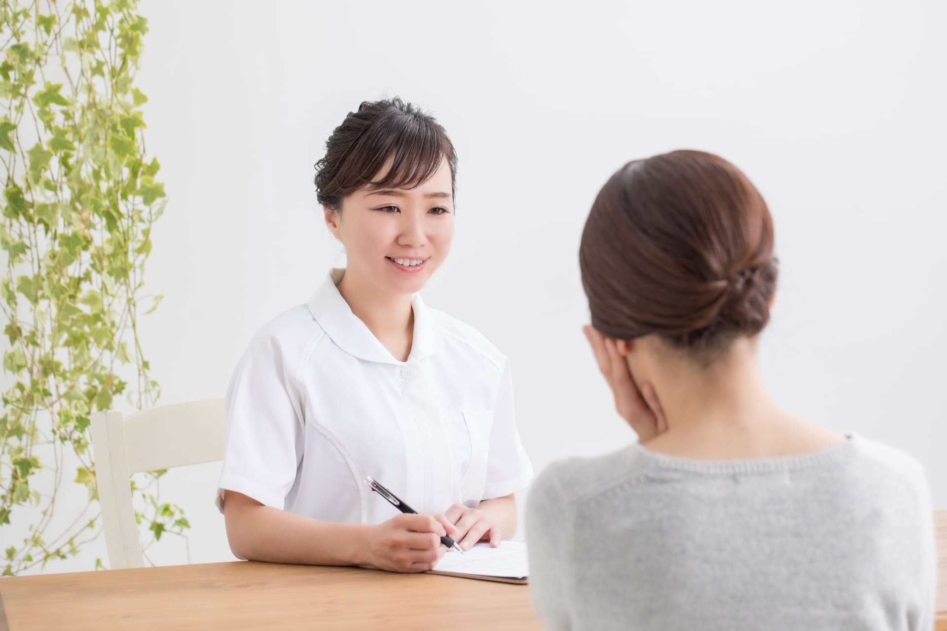 ご自宅での暮らしの困り事を相談する様子