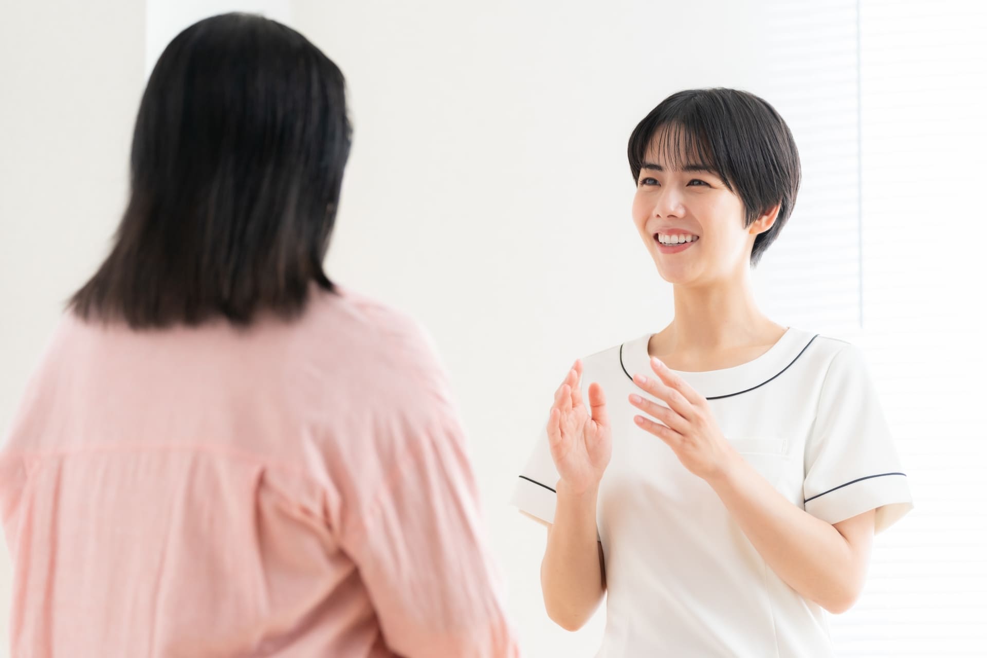 お薬の管理を一緒に確認している様子